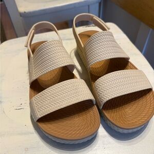 Reef Cream and Tan Sandals for Women Size: 10